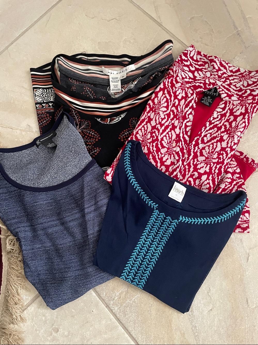 4 BLOUSES ALL SIZE M
INC PETITE, INC-INTERNATIONAL CONCEPTS, MAC STUDIO, BEACH